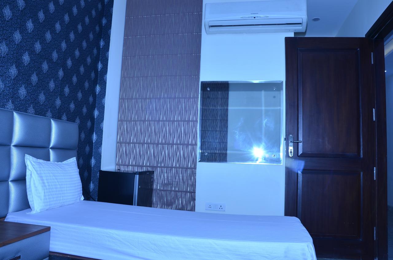 نيودلهي Hotel Royal International المظهر الخارجي الصورة